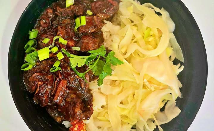 Stewed Beef on Rice红烧牛肉盖饭